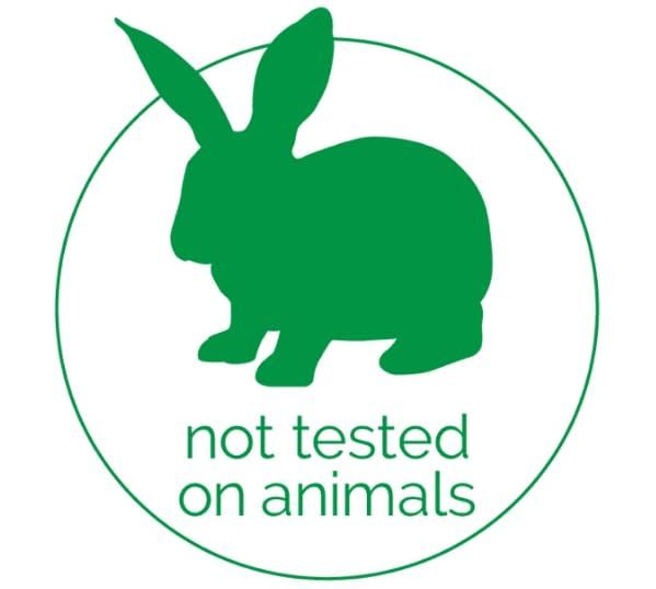 Adesivo rotondo con coniglio verde e testo 'not tested on animals'.