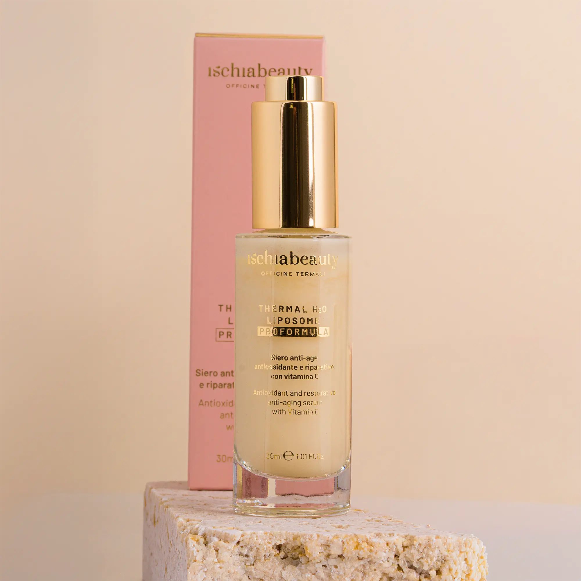 Flacone di siero con tappo dorato e confezione rosa. Scritta: Thermal H2O Liposome Proformula. Con vitamina C.