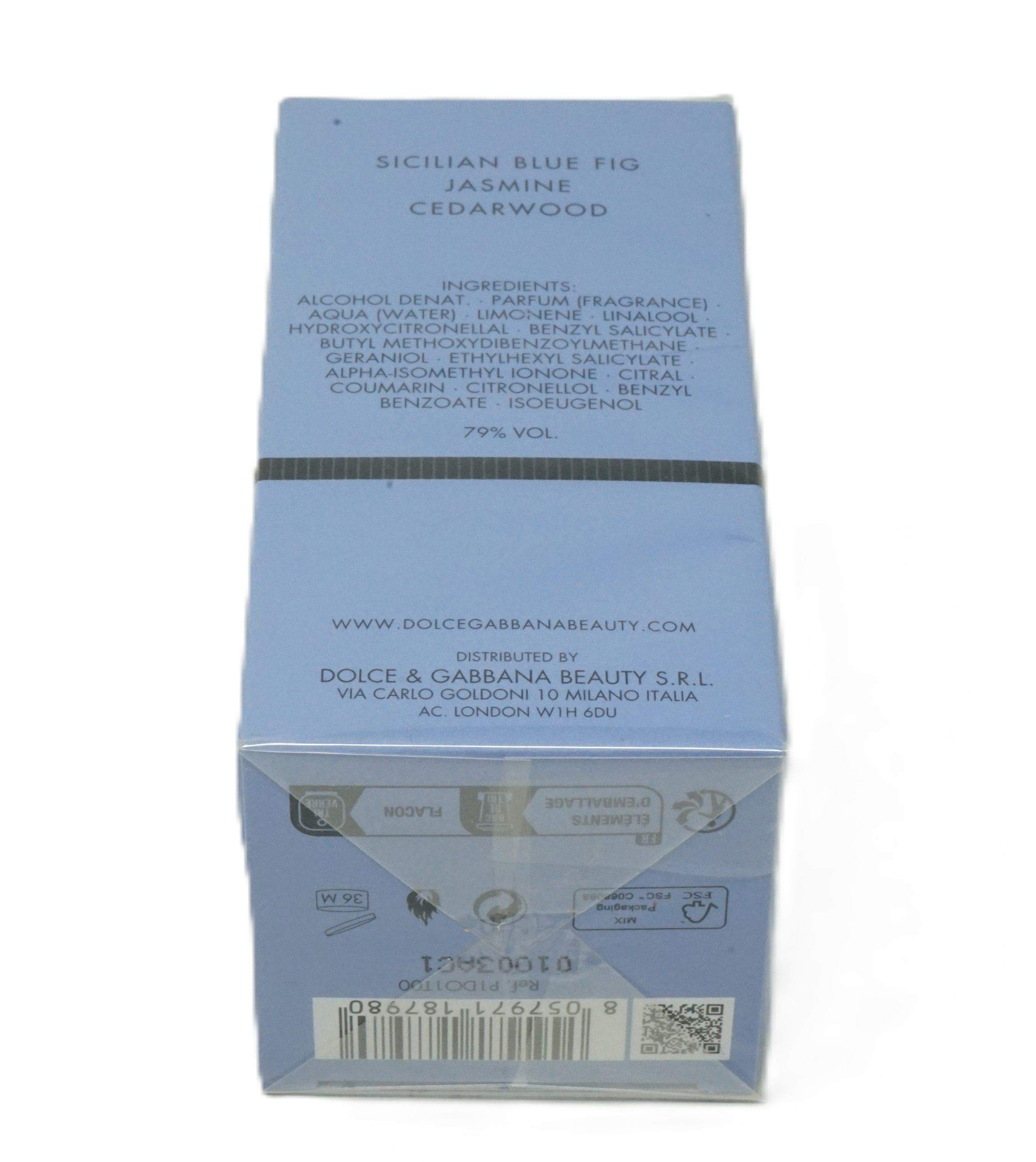 Confezione profumo azzurra con ingredienti e codice a barre. Scritta: Sicilian Blue Fig, Jasmine, Cedarwood.
