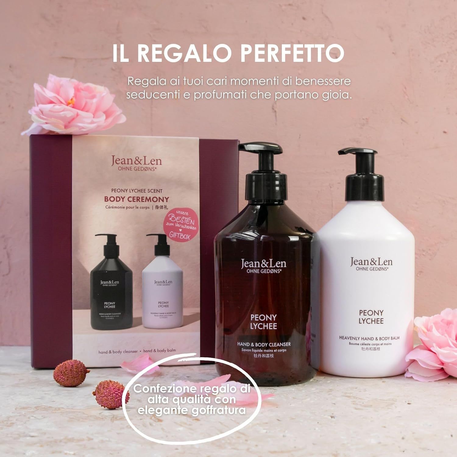 Confezione regalo con due flaconi e due piccoli flaconi. Testo: Peony Ceremony, Logo Jean & Len. Confezione regalo di alta qualità.