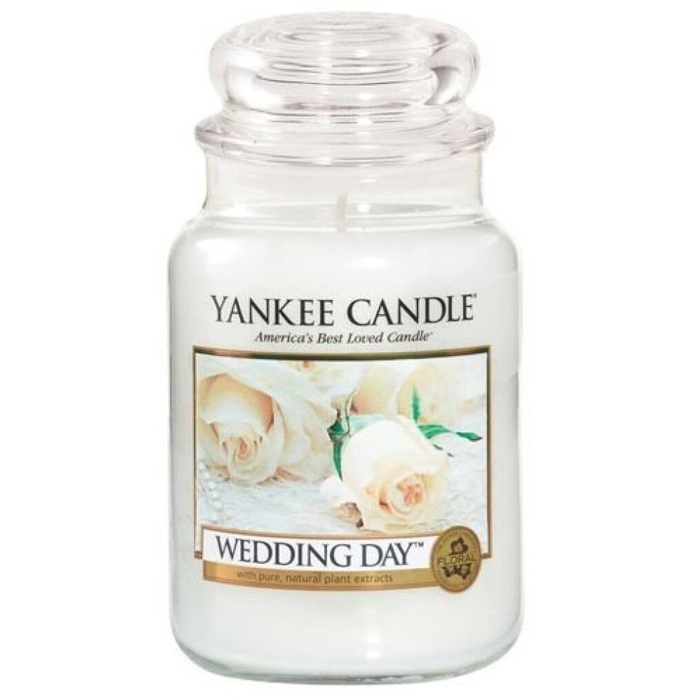 Candela in vaso con coperchio. Scritta: Yankee Candle Wedding Day. Etichetta con motivo floreale.