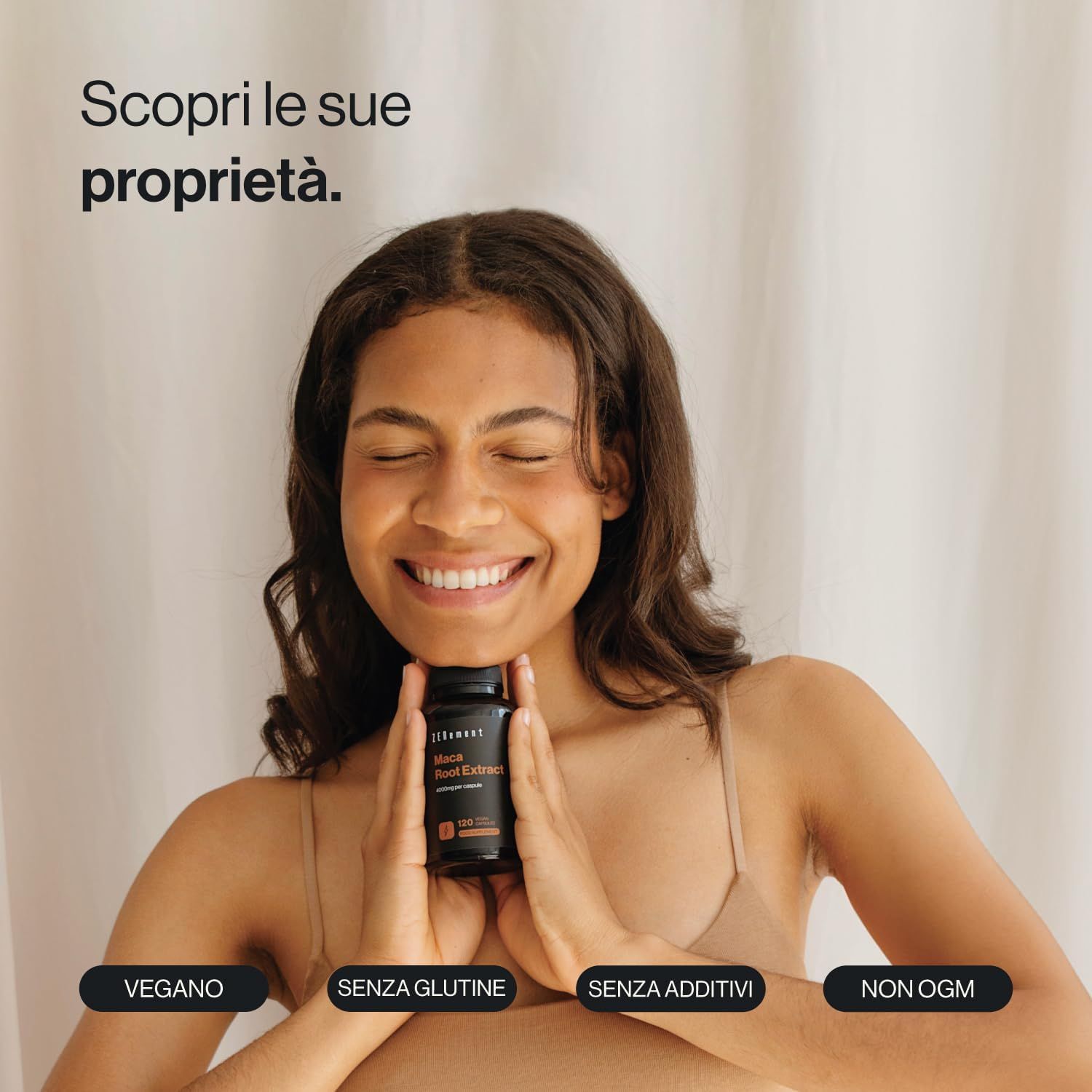 Una donna tiene in mano una bottiglia di Zenement Maca-Wurzel Extrakt. La bottiglia indica "Vegano", "Senza glutine", "Senza additivi" e "Non OGM".