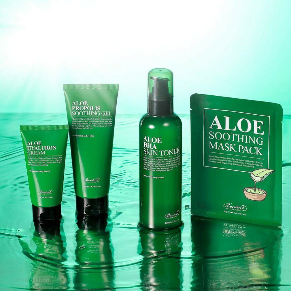 Quattro prodotti verdi: Aloe Hyaluron Cream, Aloe Propolis Soothing Gel, Aloe BHA Skin Toner, Aloe Soothing Mask Pack.