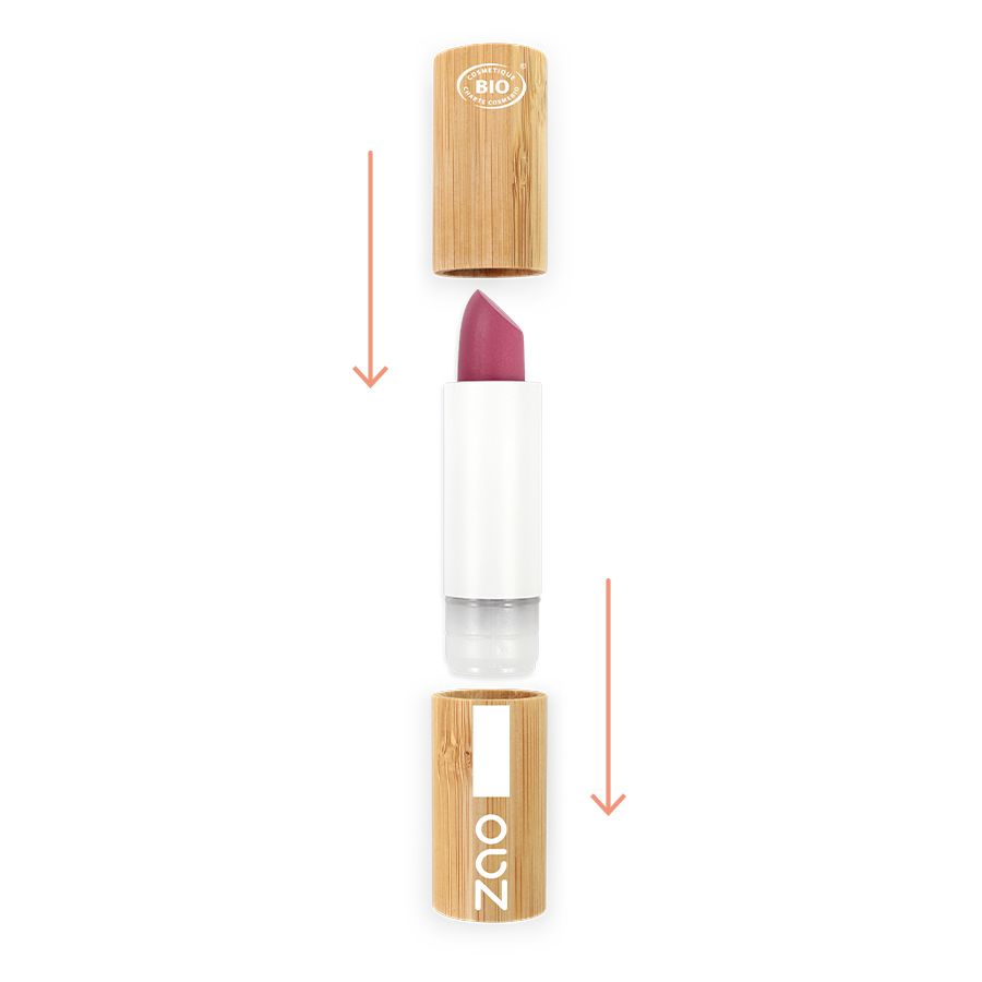 Rossetto rosa. Corpo in bambù e bianco. Coperchio e astuccio separati. Frecce che indicano la direzione.