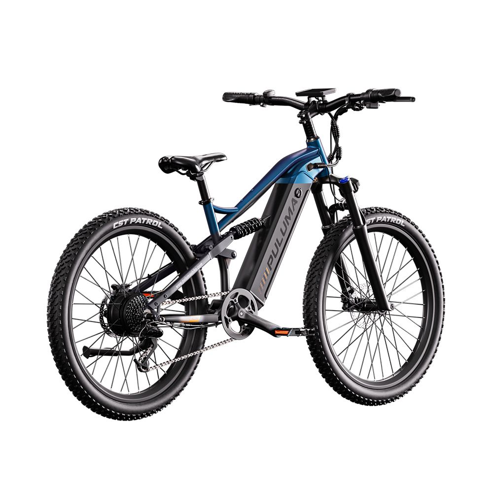 E-bike blu e nero. Marchio PULUMA, pneumatici larghi, sospensioni, freni a disco.