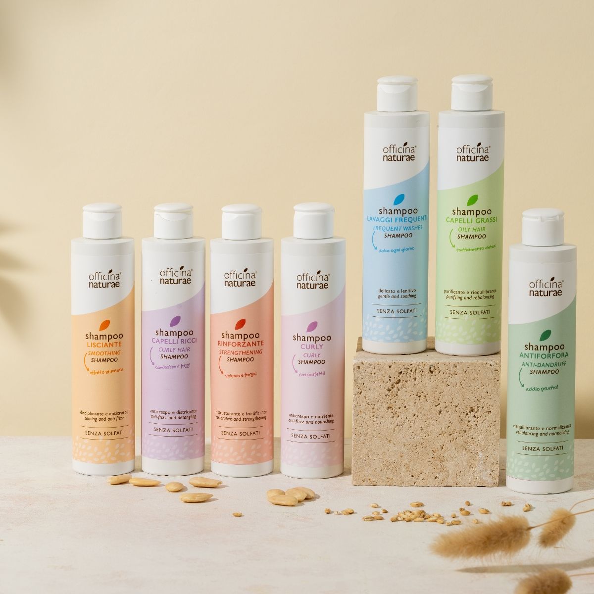 Diverse bottiglie di shampoo di diversi colori. Scritta: Officina Naturae. Varie tipologie. Senza solfati.