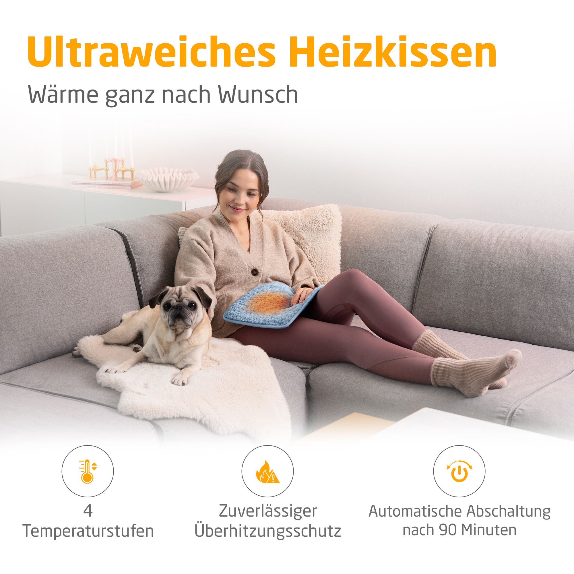 Cuscino riscaldante blu. Donna sul divano. 4 livelli di temperatura, protezione surriscaldamento, spegnimento automatico.