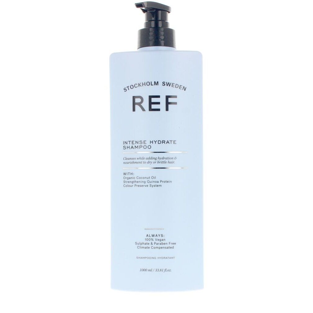Shampoo blu chiaro con dosatore nero. Scritta: REF, Intense Hydrate Shampoo. Vegano, senza solfati.