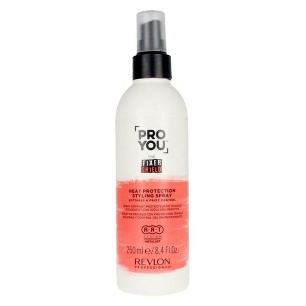 Spray bianco con erogatore nero. Striscia rossa con testo: Heat Protection Styling Spray. Marchio: Revlon Proyou.