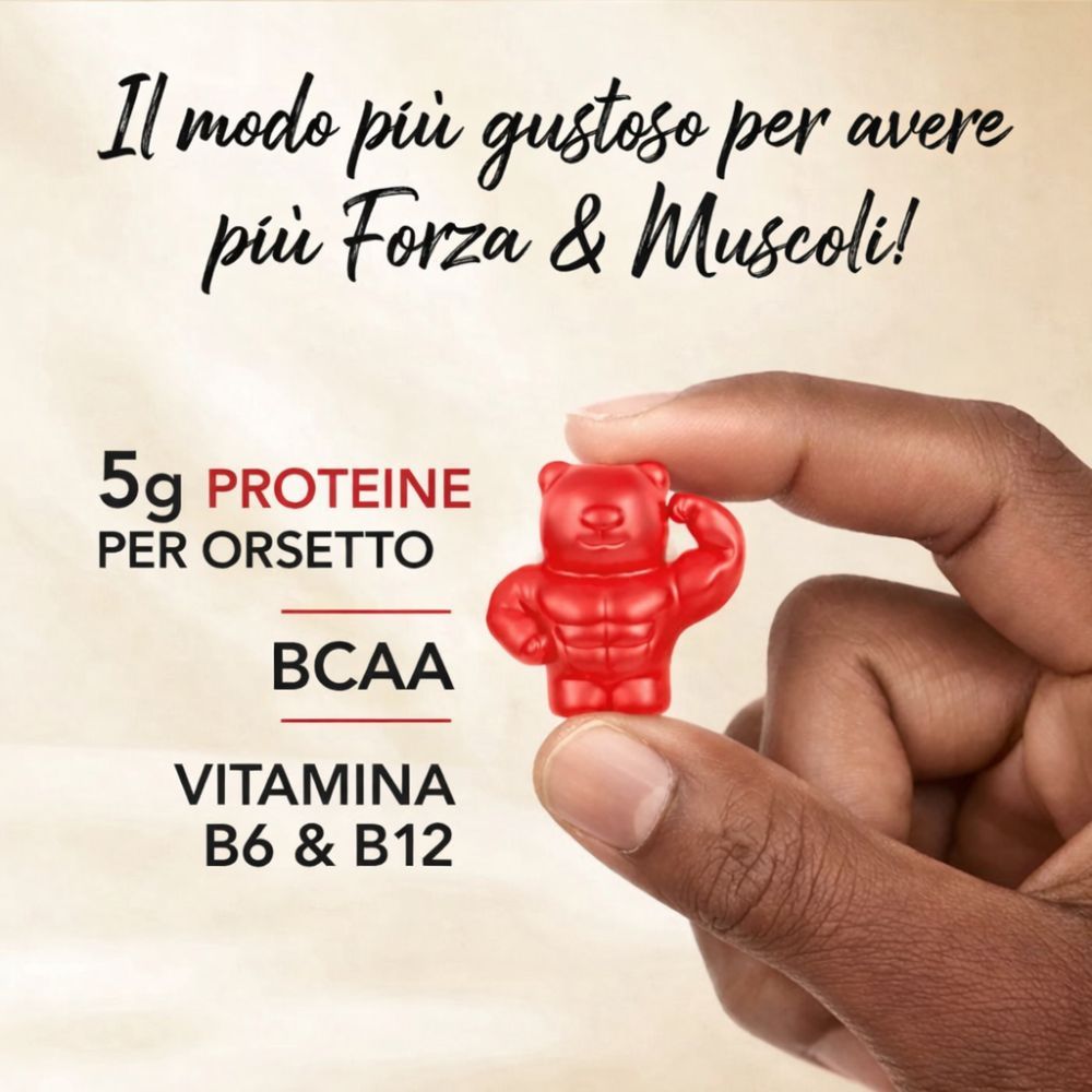 Mano che tiene un orsetto gommoso rosso. Testo: 5g proteine, BCAA, vitamina B6 e B12.