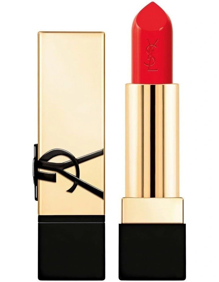 Rossetto rosso in astuccio dorato. Base nera e astuccio dorato con logo nero. Logo YSL sul rossetto.