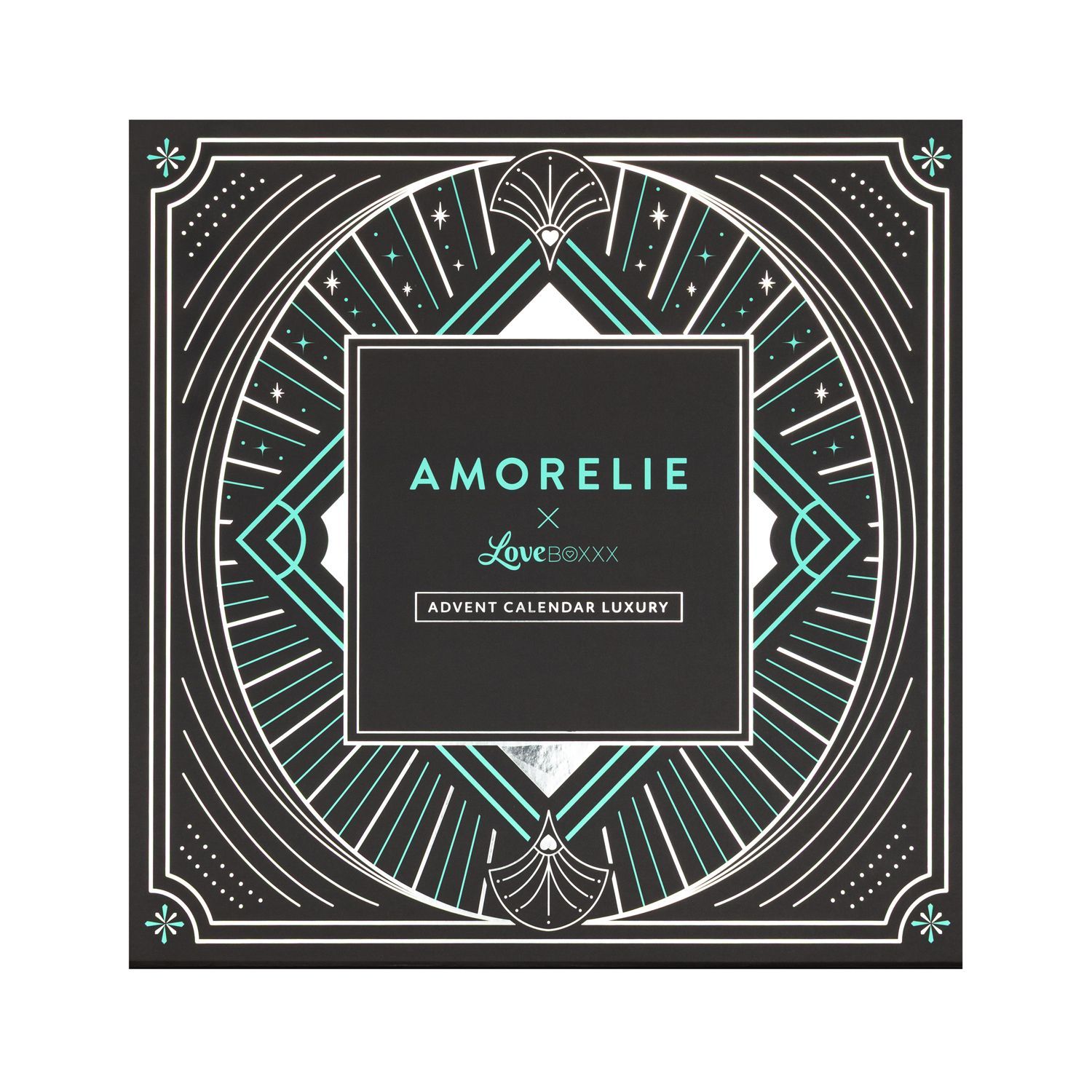 Scatola del calendario dell'Avvento quadrata, nera con motivo geometrico e logo AMORELIE. Testo: ADVENT CALENDAR LUXURY.
