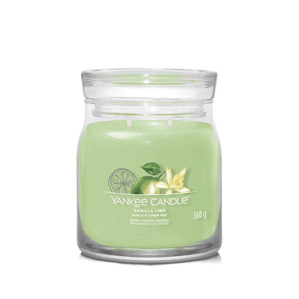 Candela in vetro verde chiaro con coperchio. Etichetta con illustrazione e testo: Yankee Candle Vanilla Lime.