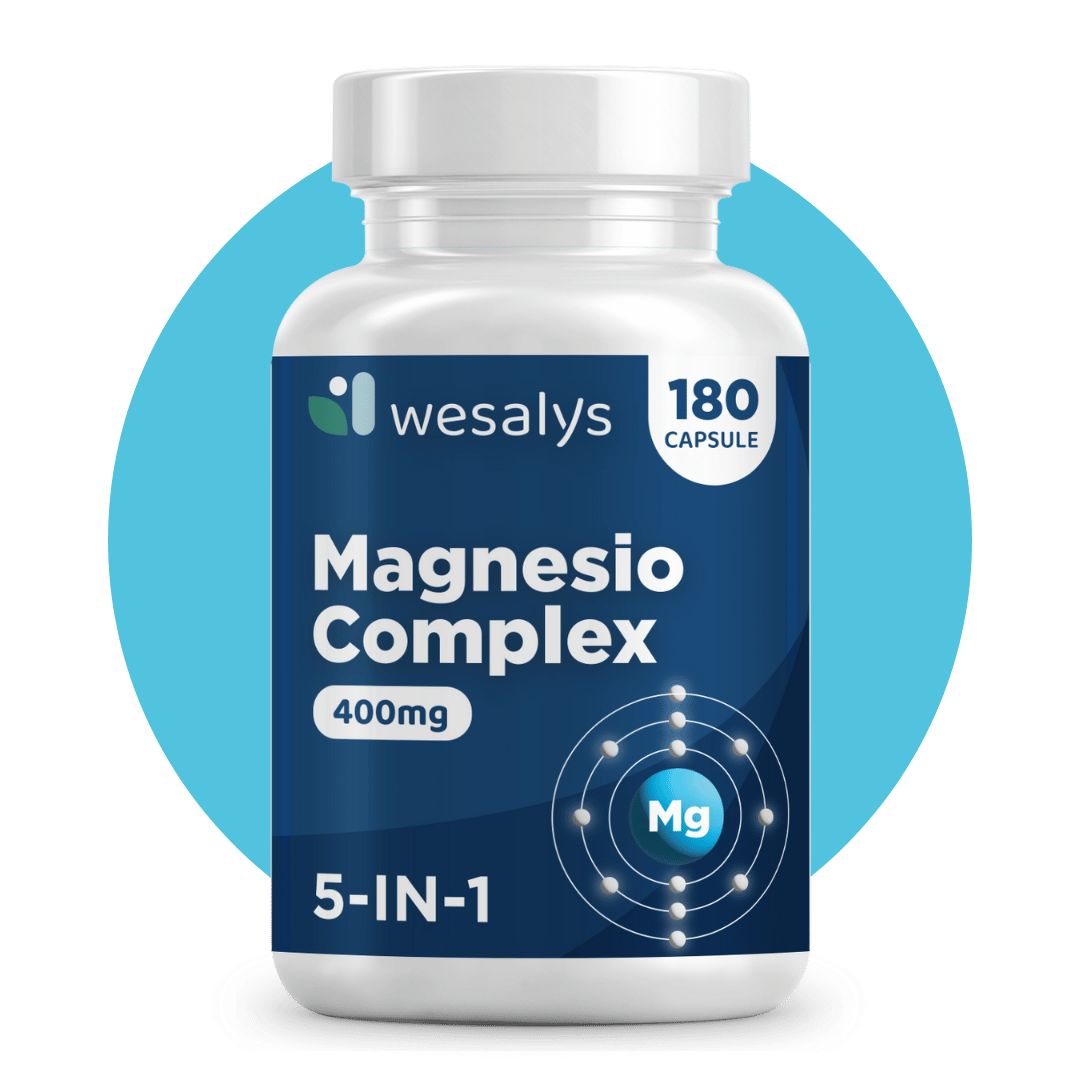 Flacone bianco di capsule. Scritta: Magnesio Complex, 400mg, 180 capsule. Marchio: wesalys.