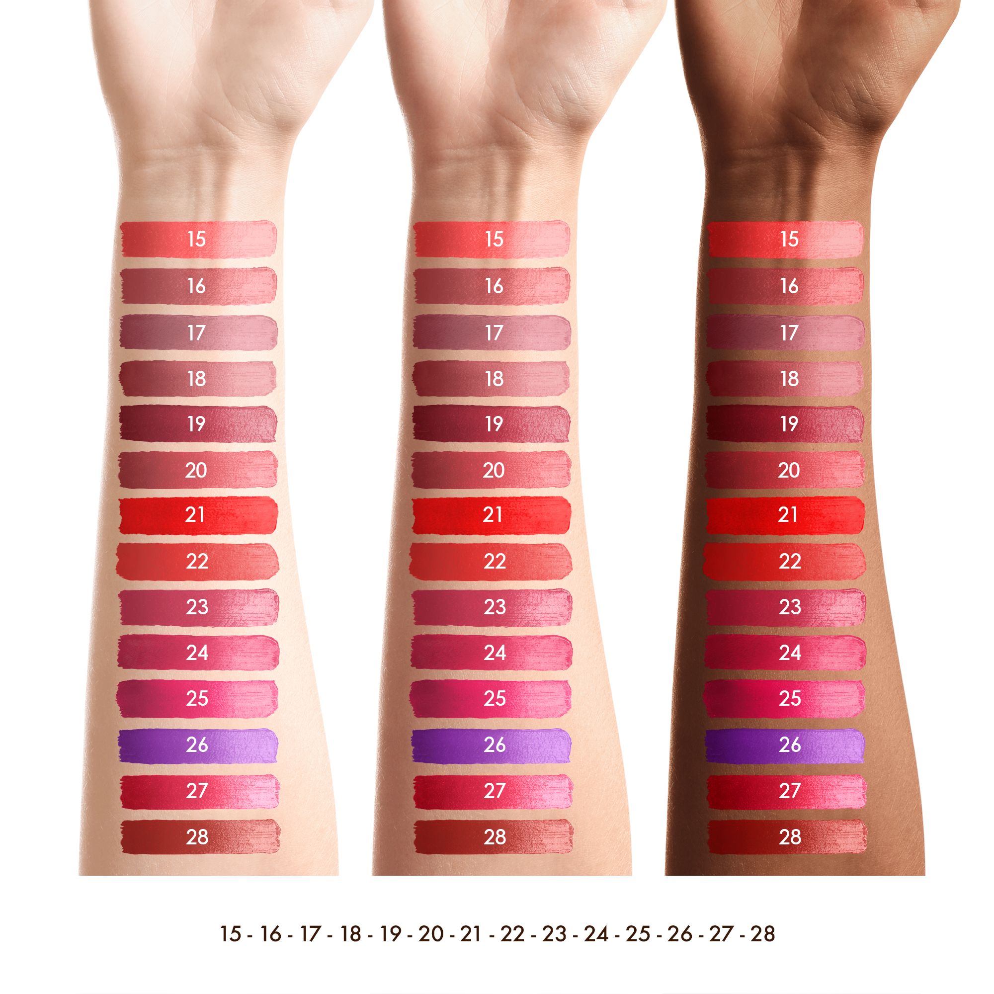 Tre braccia con campioni di rossetto in diverse tonalità di rosa. Numeri dei colori visibili.