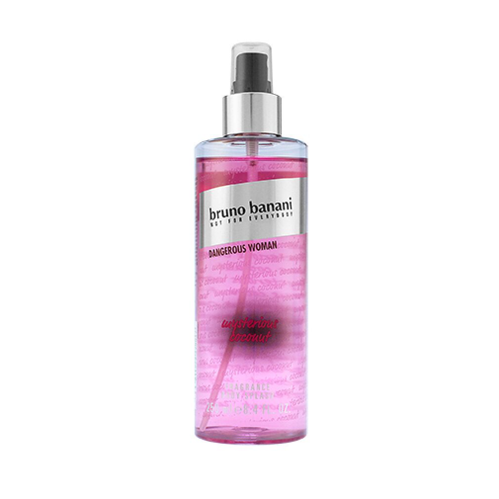 Flacone di body mist. Vetro trasparente, liquido rosa. Scritta: bruno banani, Dangerous Woman. Vaporizzatore.