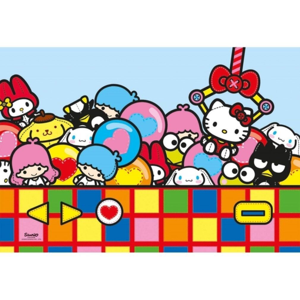 Motivo puzzle con Hello Kitty e personaggi Sanrio. Scena colorata con personaggi e un braccio meccanico. Sfondo blu. Pezzi puzzle multicolore.