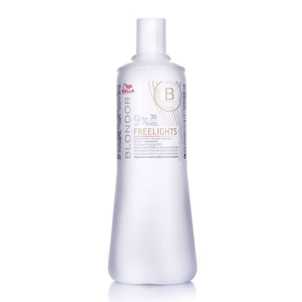 Flacone bianco Wella Blondor Freelights 9%. Etichetta con testo e logo. Su sfondo bianco.