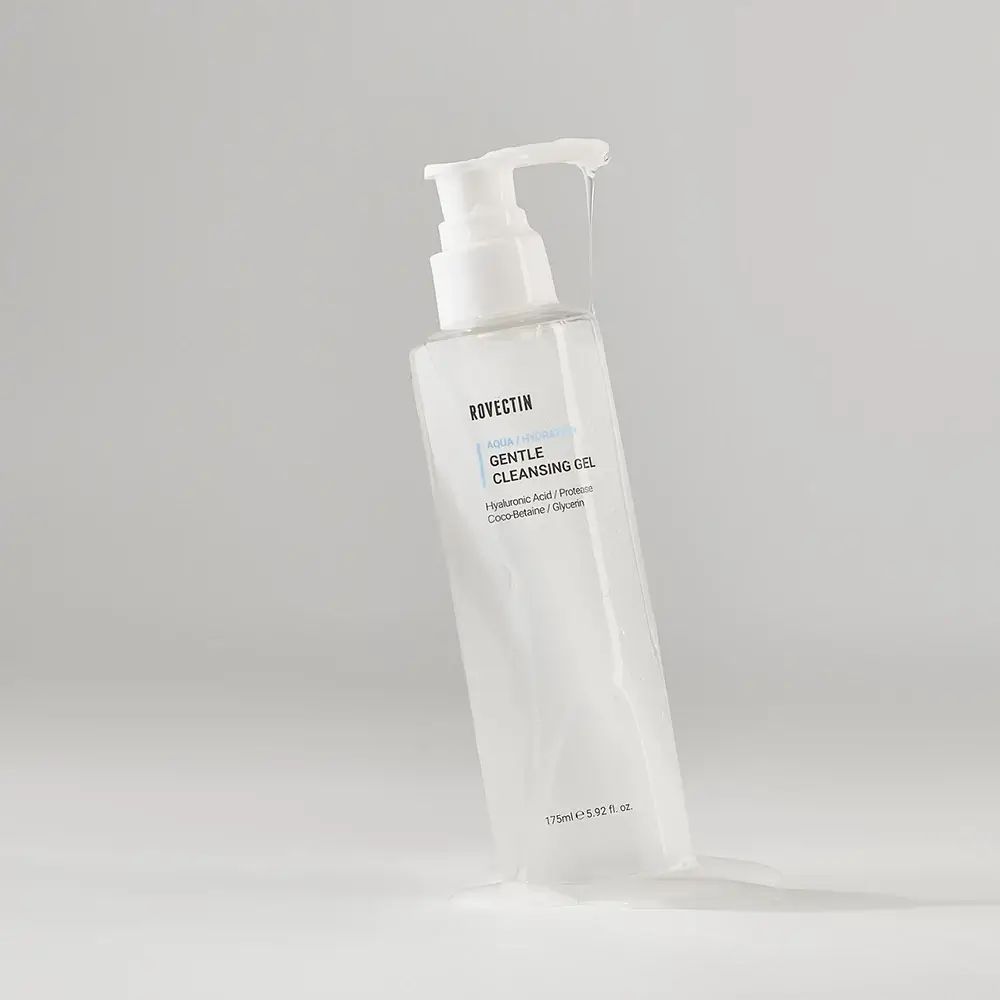 Flacone trasparente con dosatore. Scritta: Gentle Cleansing Gel. 175ml.