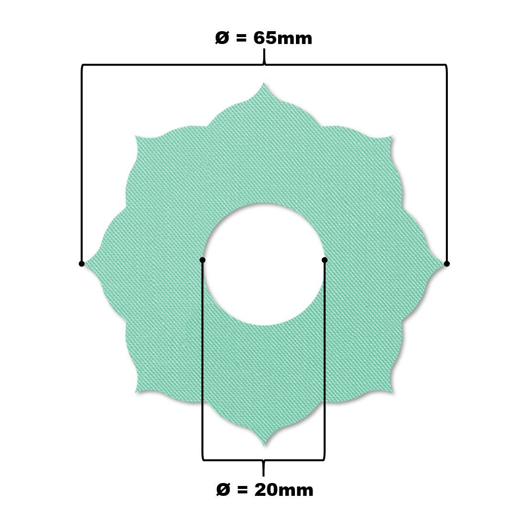 Anello di fissaggio turchese, design floreale, foro centrale. Diametro 65mm, foro 20mm. Sfondo bianco.