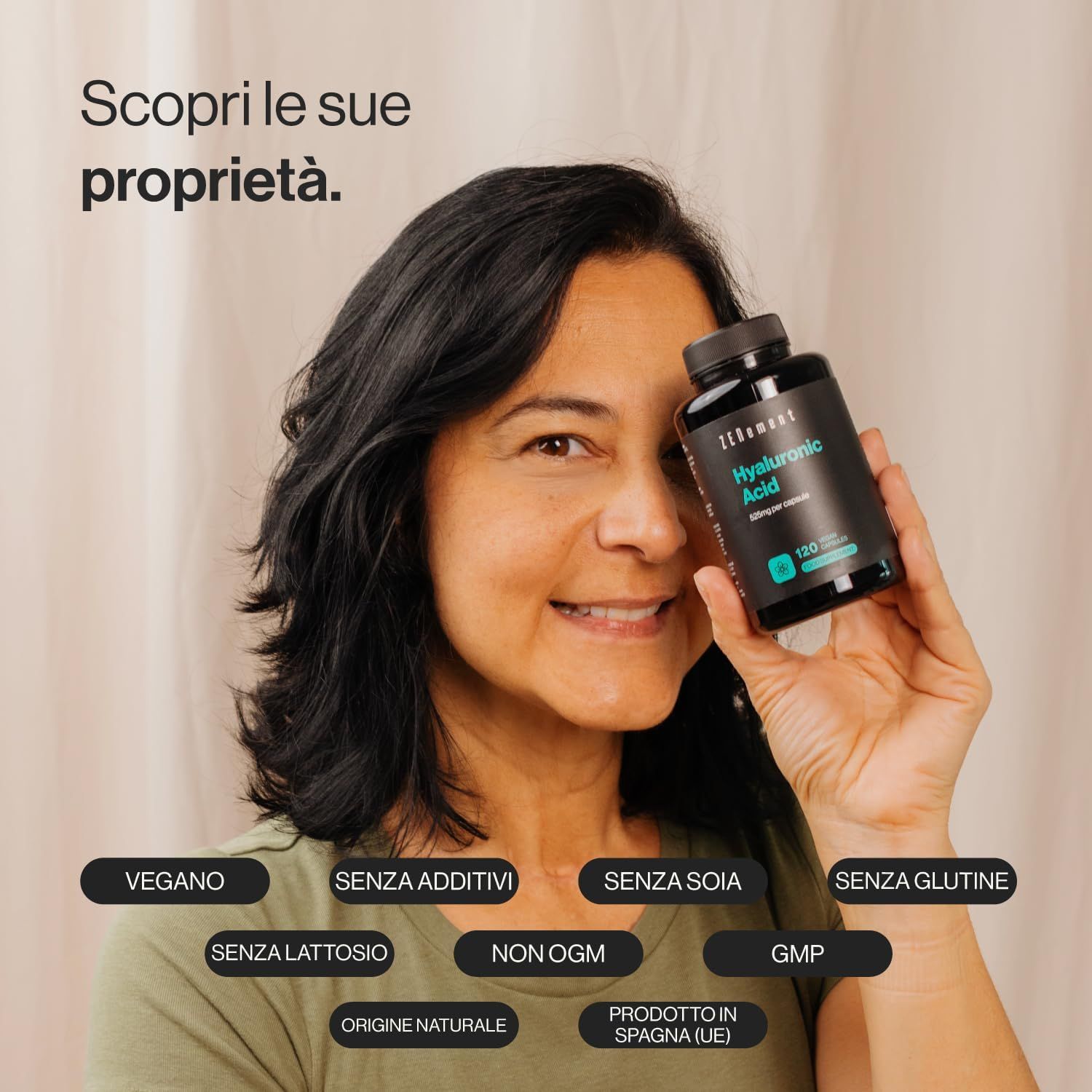 Donna che tiene un flacone nero di capsule Zenement Hyaluron. Simboli che indicano: Vegano, senza additivi, senza soia, senza glutine, senza lattosio, senza OGM, GMP, Prodotto in Spagna (UE).