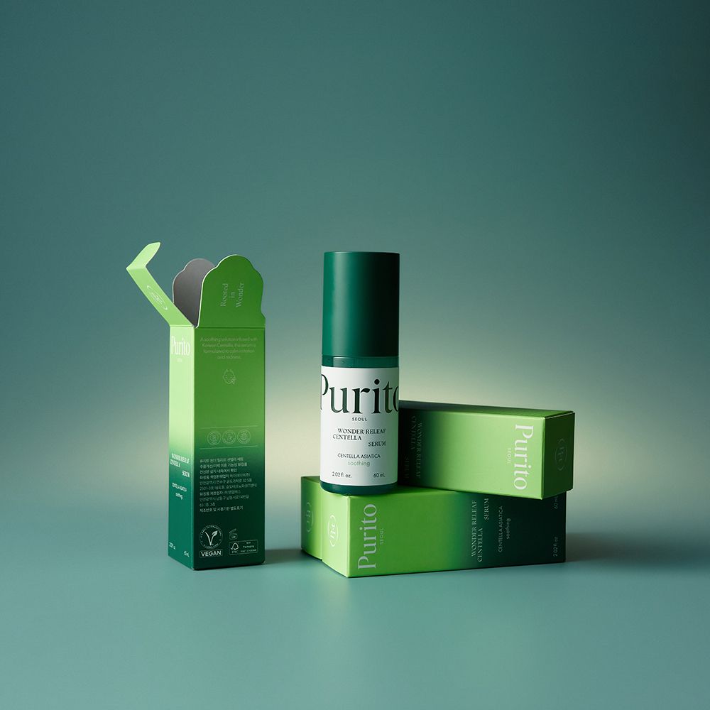 Flacone e confezioni verdi. Sul flacone: "Purito Wonder Releaf Centella Serum".