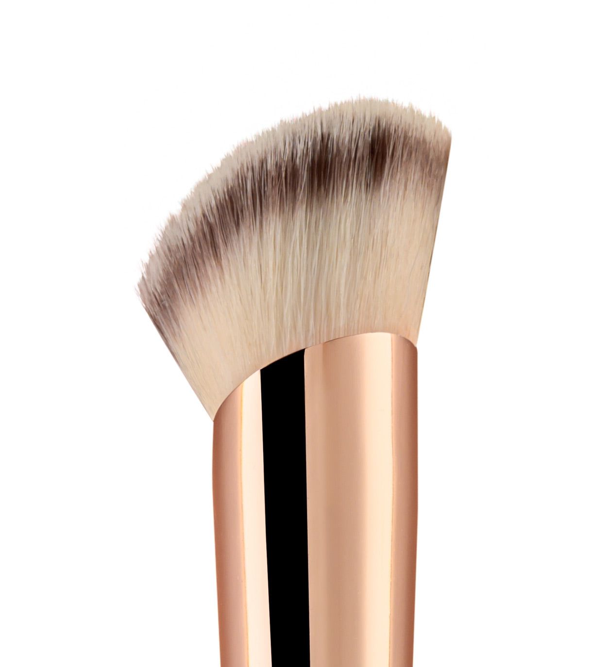 Pennello da trucco angolato con manico color oro rosa e testa di setole bicolore.