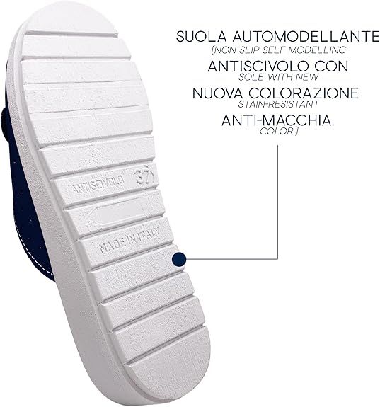 Primo piano della suola di un sandalo. Antiscivolo. Marchio Sani.