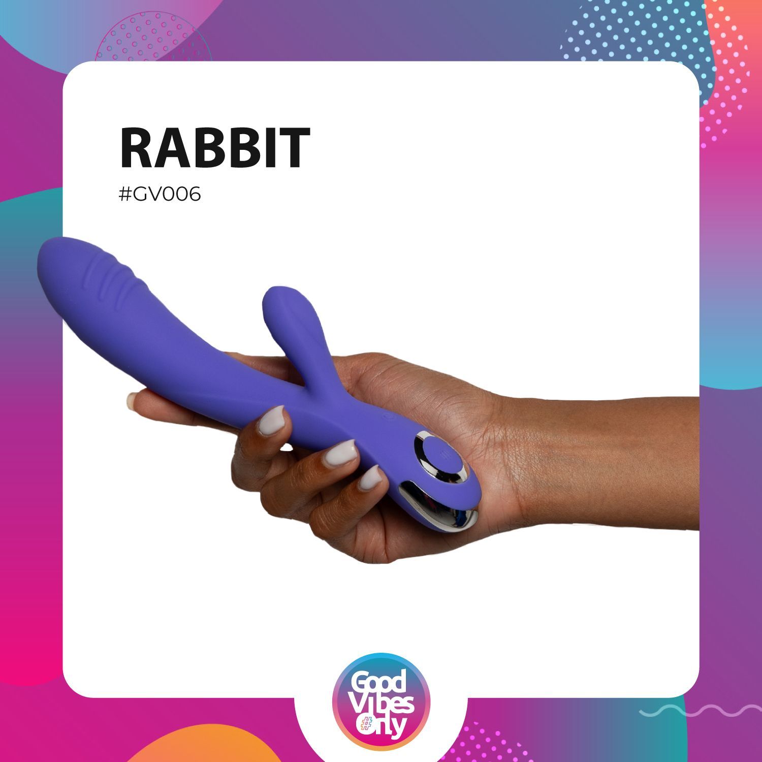 Vibratore viola tenuto in mano. Il prodotto ha un'estremità arrotondata e due ali. Scritta "RABBIT" e "#GV006".