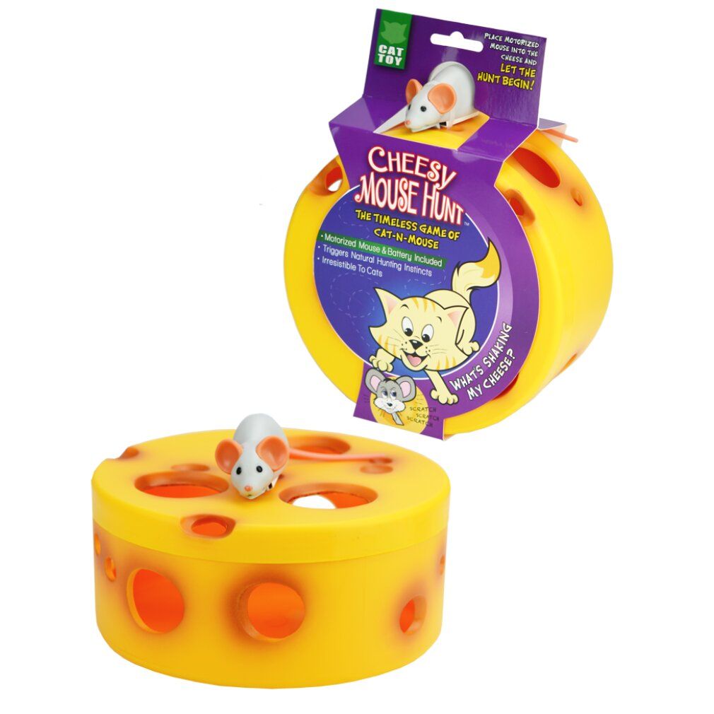 Formaggio giallo forato, topo giocattolo. Confezione con nome prodotto e illustrazione gatto. "Cheesy Mouse Hunt".