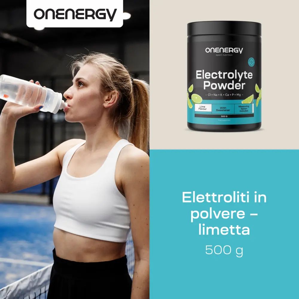 Donna beve acqua. Barattolo "ONEENERGY Electrolyte Powder" con testo "Elettroliti in polvere - limetta".