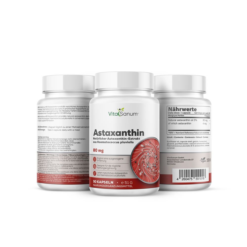 Tre bottiglie bianche VitaSanum Astaxanthin Forte. Scritta: 80 mg, 90 capsule. Grafica rossa. Sigillo vegano.