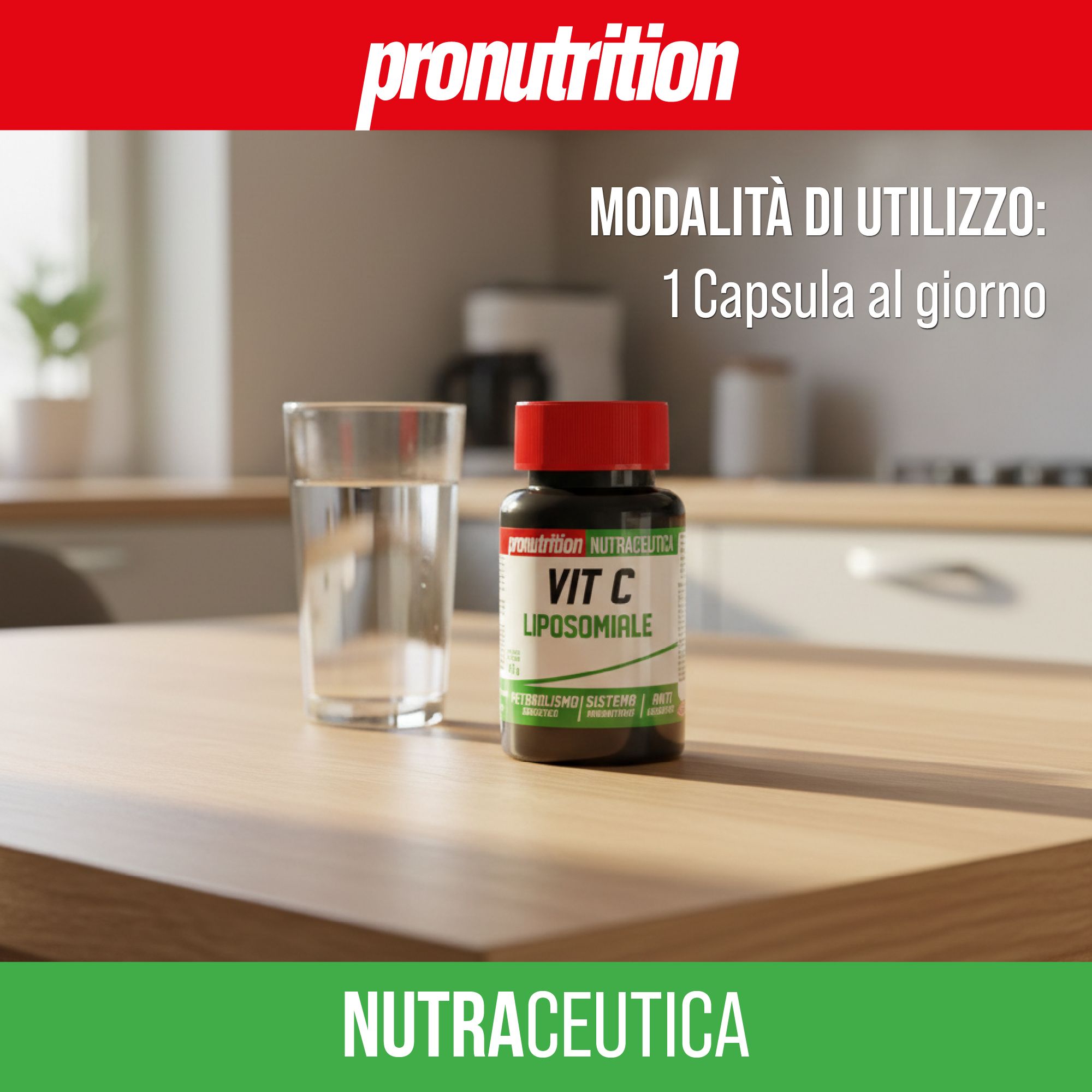 Flacone marrone con tappo rosso. Scritta: VIT C LIPOSOMIALE. Accanto, un bicchiere d'acqua. Testo: 1 capsula al giorno.