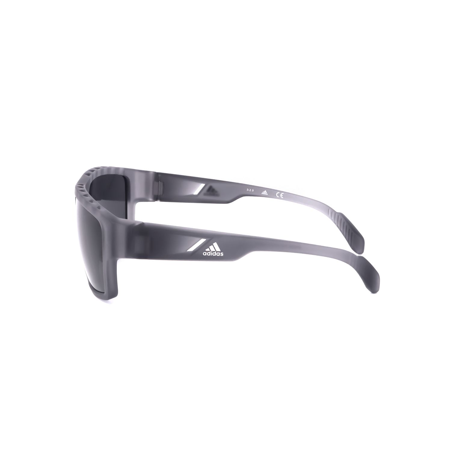 Occhiali da sole sportivi Adidas grigi con logo bianco sulla stanghetta.