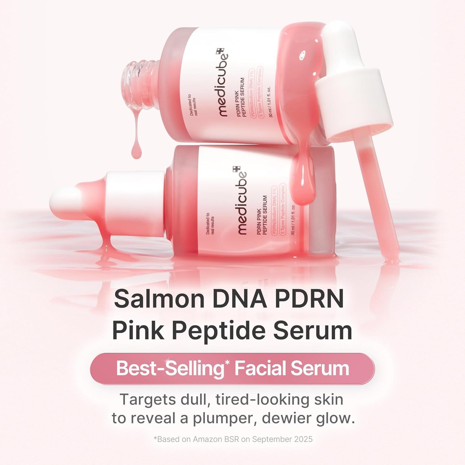 Due flaconi di siero rosa con contagocce. Testo: Salmon DNA PDRN Pink Peptide Serum. Best-Selling Facial Serum.