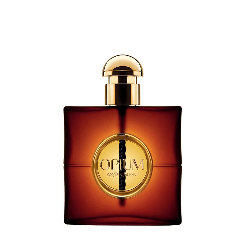 Flacone marrone scuro con tappo dorato. Etichetta dorata con "Opium" e logo Yves Saint Laurent. Design quadrato, elegante.