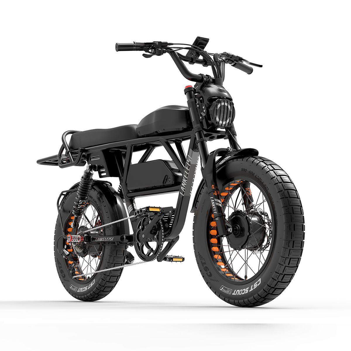Bicicletta elettrica nera, vista frontale. Pneumatici larghi, faro, freni a disco. Dettagli arancioni sui pneumatici.
