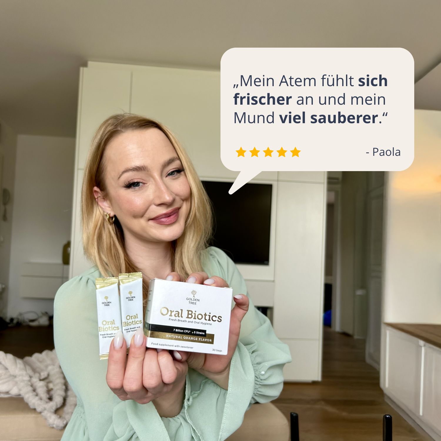 Una donna tiene Golden Tree Oral Biotics e parla di freschezza.