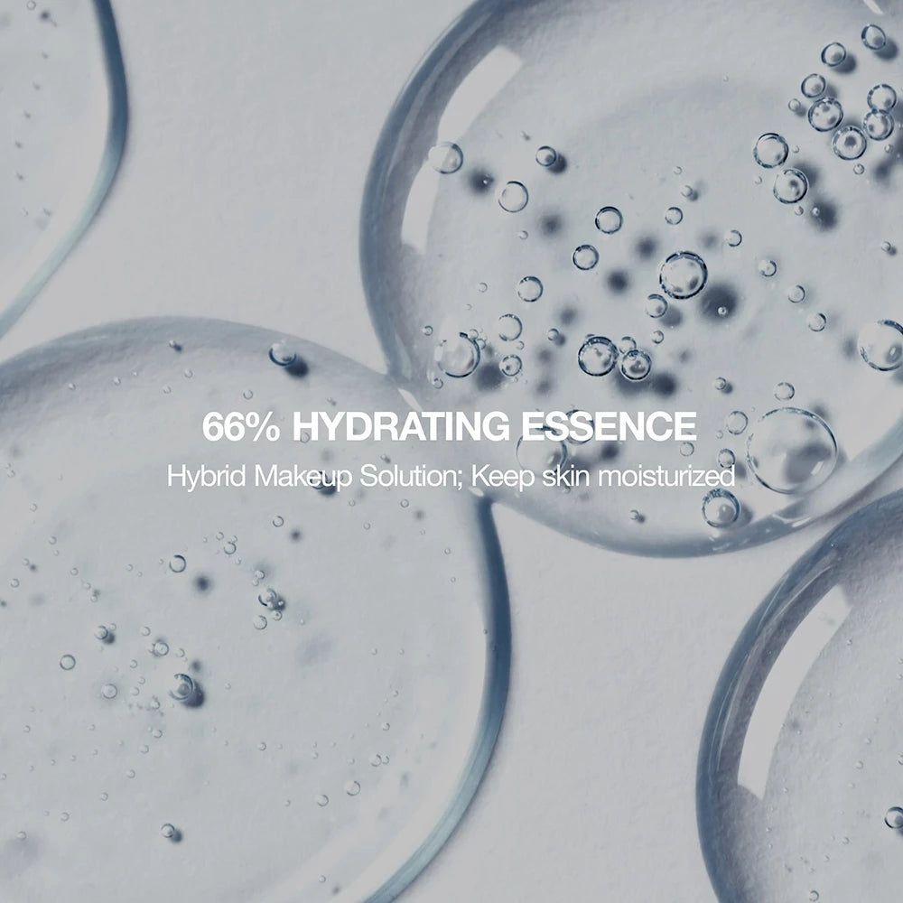 Sostanza chiara e gelatinosa con bolle. Testo: 66% HYDRATING ESSENCE. Hybrid Makeup Solution; Keep skin moisturized.
