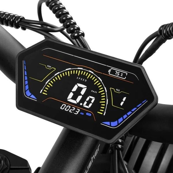 Display bici con velocità, batteria e altre informazioni. Sfondo nero.