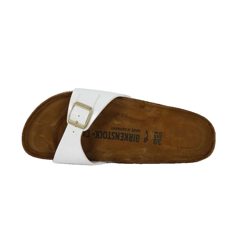 Sandalo Birkenstock Madrid bianco. Plantare in sughero, cinturino bianco con fibbia. Vista dall'alto.