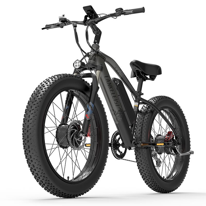 E-bike LANKELEISI MG740PLUS nera, pneumatici larghi, batteria e faro. Vista frontale.