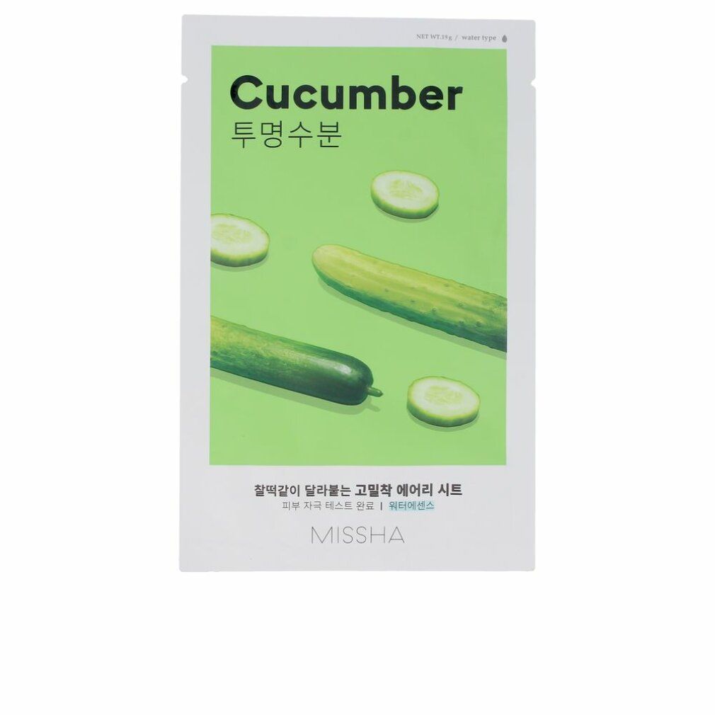 Confezione con motivo cetriolo. Scritta "Cucumber" e caratteri coreani. Marchio: Missha. Cetrioli e fette su sfondo verde.