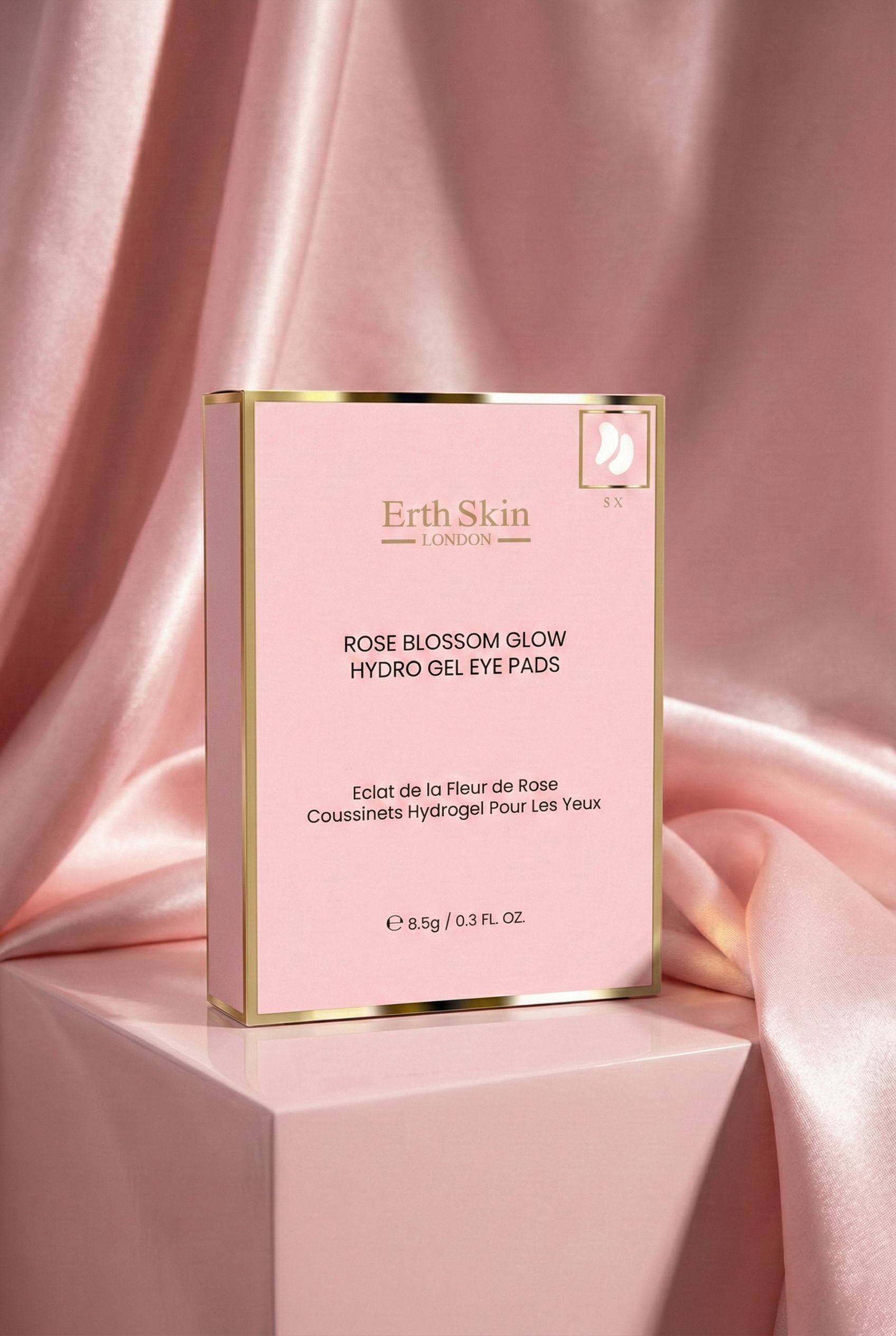 Confezione dei patch oculari idrogel ErthSkin London Rose Blossom Glow su seta rosa.