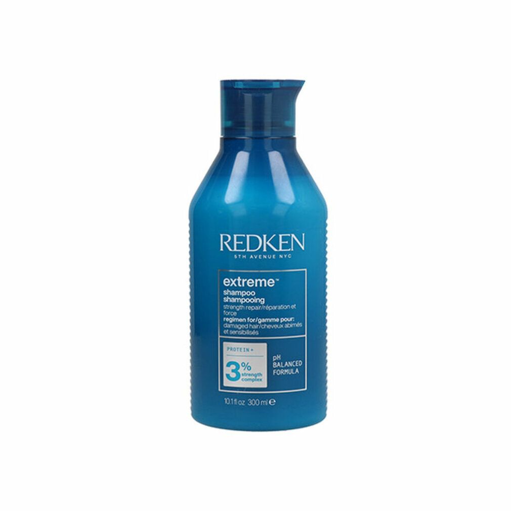 Flacone di shampoo blu. Scritta: Redken, extreme shampoo, 3% strength complex, pH balanced formula. 300ml.