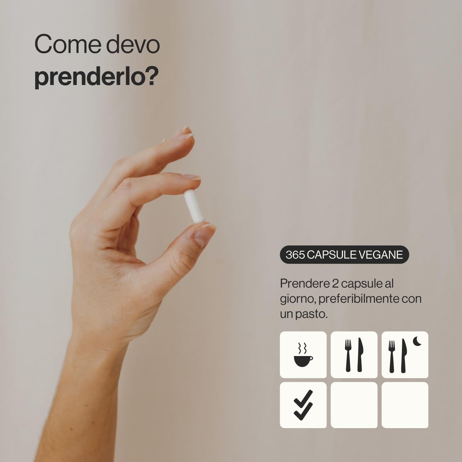 Mano che tiene una capsula. Testo: 365 capsule vegane. Raccomandazioni con simboli: pasto, cena, ecc.