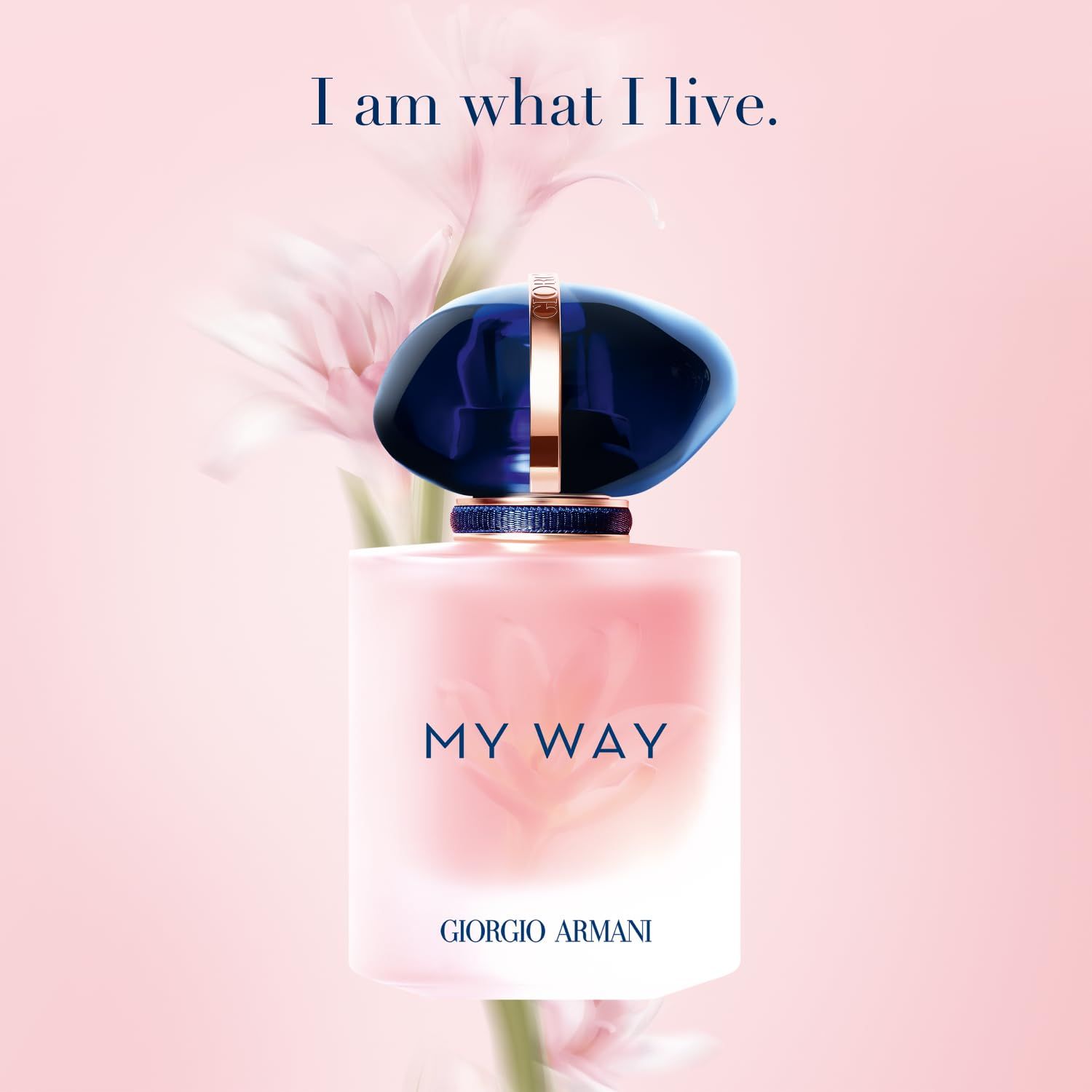 Flacone rosa con tappo blu. Scritta "MY WAY" e "GIORGIO ARMANI". Sfondo rosa.