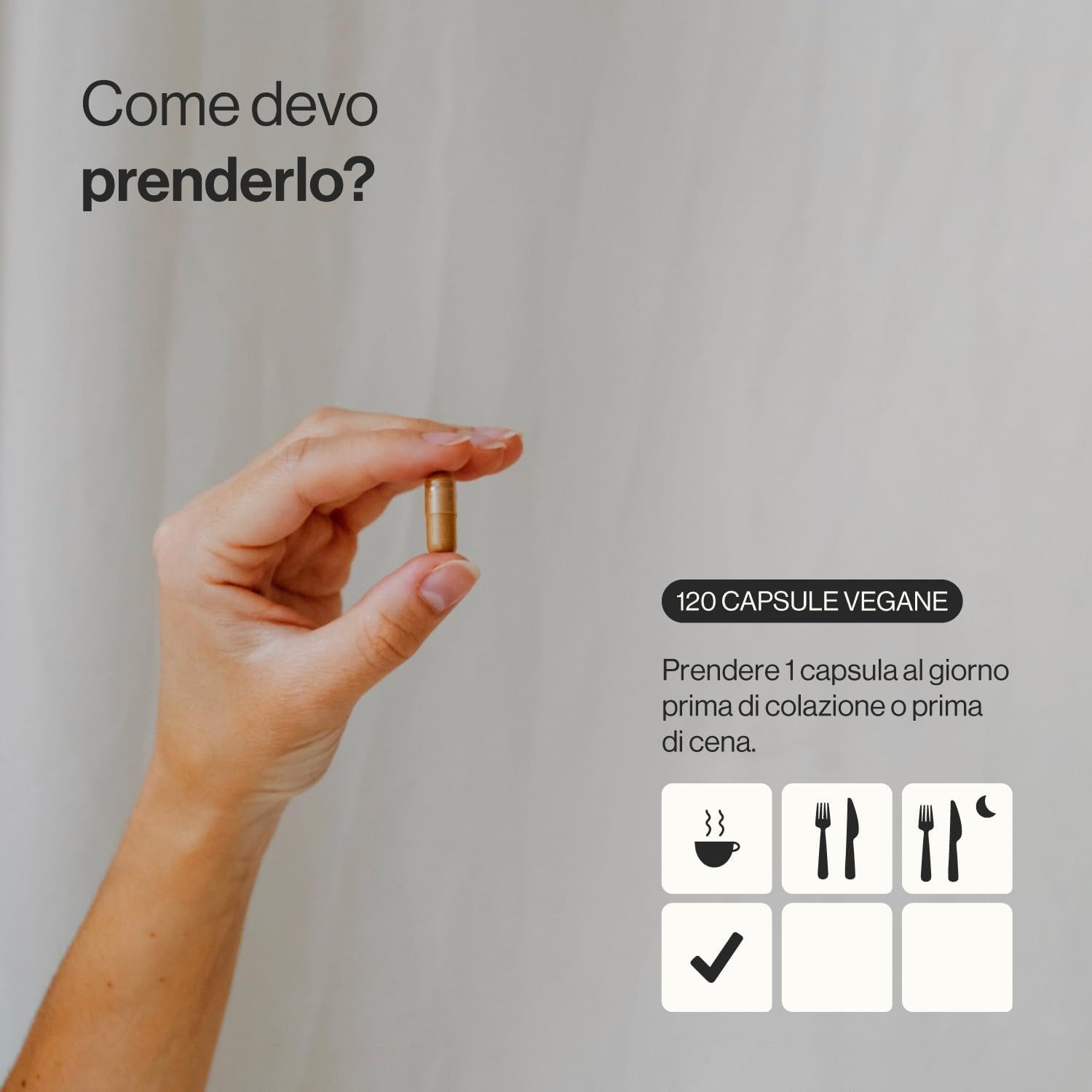 Una mano tiene una capsula. Testo: 120 capsule vegane. Assunzione: 1 capsula al giorno prima di colazione o cena.