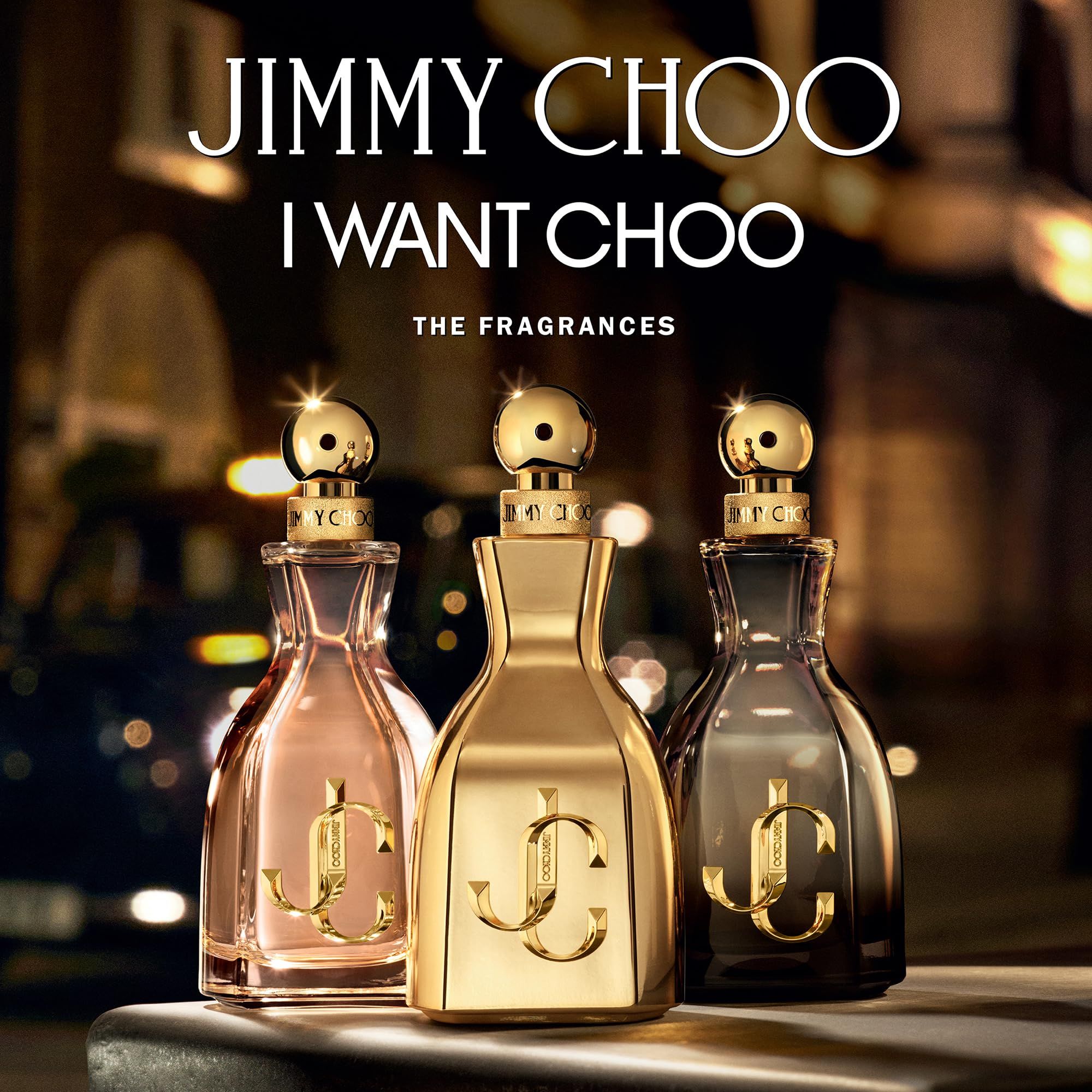 Tre flaconi con tappi dorati. Testo: JIMMY CHOO I WANT CHOO THE FRAGRANCES.