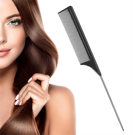 Pettine nero con perno metallico accanto a una donna con capelli castani lucidi.